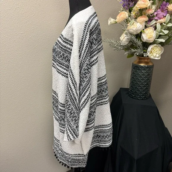 Catherines 3X 26/28W Black White Textured Open Front Kimono Cardigan Wrap - Picture 2 of 7